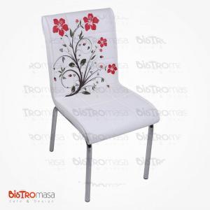 Beyaz kırmızı çiçekli petli sandalye