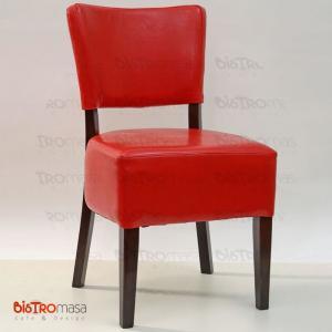 Kırmızı ahşap sandalye
