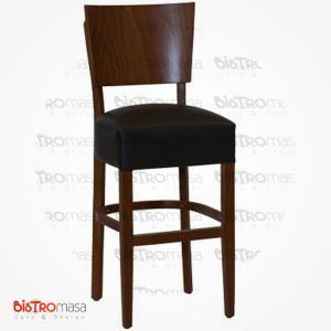 Kahverengi ahşap bar sandalyesi