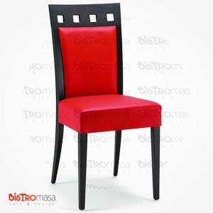 Kırmızı renk ahşap sandalye